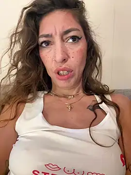 Snapshot of amanilouve chatting on 11-17-25, 07:36 amanilouve online show from 11-17-25, 07:36