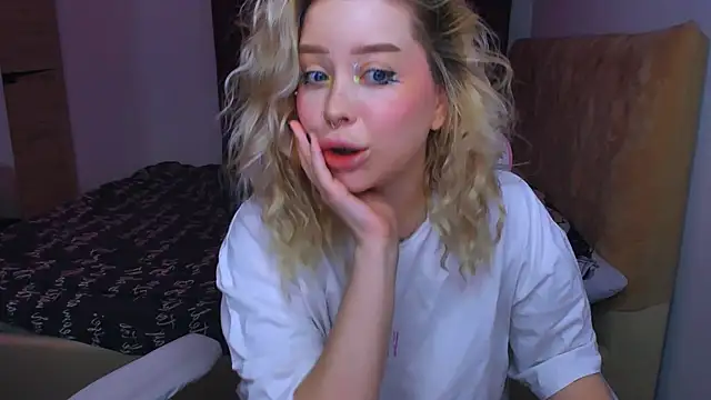 MonaLauu online show from 09-30-25, 12:48