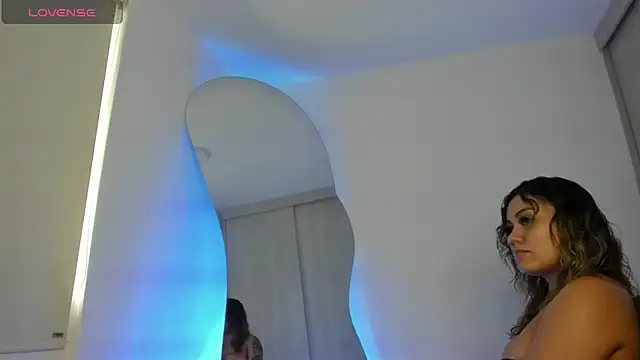 SussiVega online show from 10-20-25, 10:10