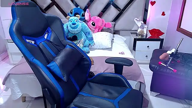 Snapshot of lady_Ary_xx chatting on 12-21-24, 02:09 lady Ary xx online show from 12-21-24, 02:09