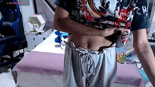 Snapshot of lady_Ary_xx chatting on 12-30-24, 01:15 lady Ary xx online show from 12-30-24, 01:15