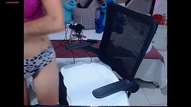 Snapshot of lady_Ary_xx chatting on 02-13-25, 12:35 lady Ary xx online show from 02-13-25, 12:35