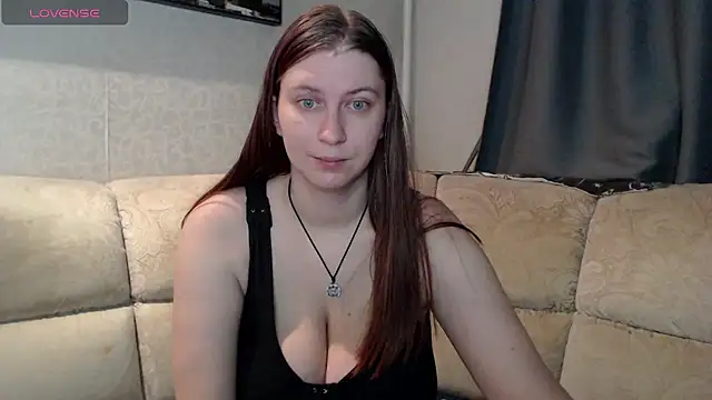 Snapshot of LiyaSilve chatting on 10-15-25, 02:06 LiyaSilve online show from 10-15-25, 02:06