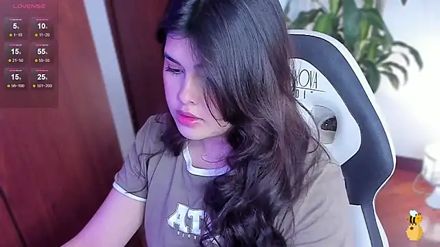 Snapshot of Alyaa_s chatting on 01-18-25, 09:34 Alyaa s online show from 01-18-25, 09:34