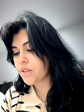 Snapshot of Alyaa_s chatting on 10-10-25, 01:26 Alyaa s online show from 10-10-25, 01:26