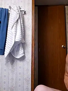 Snapshot of chosen923 chatting on 10-22-25, 03:18 chosen923 online show from 10-22-25, 03:18