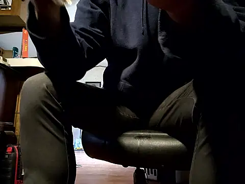 Snapshot of chosen923 chatting on 11-13-25, 07:13 chosen923 online show from 11-13-25, 07:13