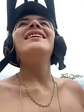 Snapshot of Sarita-candy chatting on 02-23-25, 01:53 Sarita-candy online show from 02-23-25, 01:53