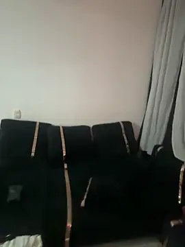 Snapshot of Sarita-candy chatting on 12-18-25, 01:44 Sarita-candy online show from 12-18-25, 01:44