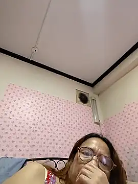 Snapshot of HotsexyNaughtysweetbaby chatting on 11-11-25, 07:30 HotsexyNaughtysweetbaby online show from 11-11-25, 07:30