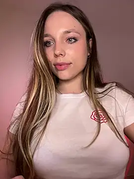 Snapshot of Sara_Browney chatting on 02-04-25, 10:02 Sara Browney online show from 02-04-25, 10:02