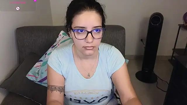 Snapshot of blue__moon_ chatting on 11-10-25, 08:24 blue moon online show from 11-10-25, 08:24