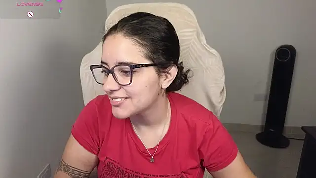 Snapshot of blue__moon_ chatting on 11-16-25, 12:38 blue moon online show from 11-16-25, 12:38