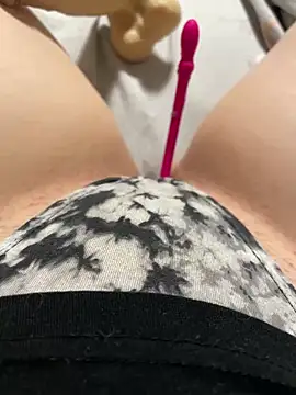 Snapshot of katcclovea chatting on 03-05-25, 04:46 katcclovea online show from 03-05-25, 04:46