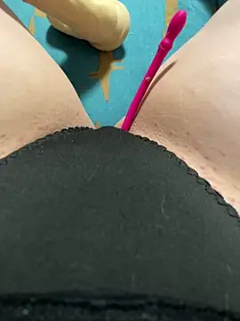 Snapshot of katcclovea chatting on 03-21-25, 04:40 katcclovea online show from 03-21-25, 04:40