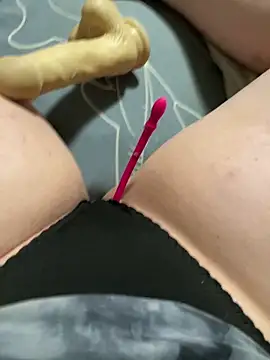 Snapshot of katcclovea chatting on 10-30-25, 05:57 katcclovea online show from 10-30-25, 05:57