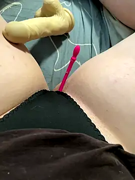 Snapshot of katcclovea chatting on 11-03-25, 04:36 katcclovea online show from 11-03-25, 04:36