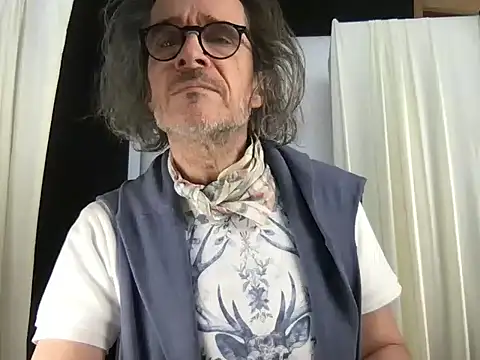 Snapshot of GioApri chatting on 04-12-26, 12:32 GioApri online show from 04-12-26, 12:32