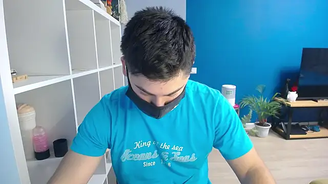 Snapshot of Tomguys chatting on 02-19-25, 03:27 Tomguys online show from 02-19-25, 03:27