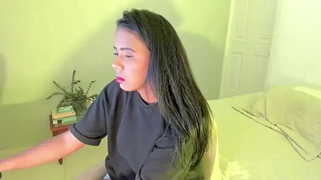 Snapshot of rosaaliiaa1 chatting on 10-31-25, 04:19 rosaaliiaa1 online show from 10-31-25, 04:19