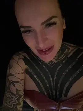 Snapshot of InkedBiitch chatting on 12-24-24, 07:28 InkedBiitch online show from 12-24-24, 07:28