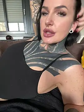 Snapshot of InkedBiitch chatting on 02-23-25, 10:17 InkedBiitch online show from 02-23-25, 10:17