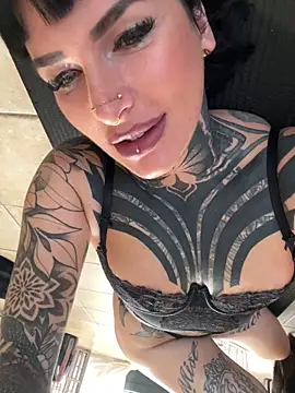Snapshot of InkedBiitch chatting on 03-12-25, 07:02 InkedBiitch online show from 03-12-25, 07:02