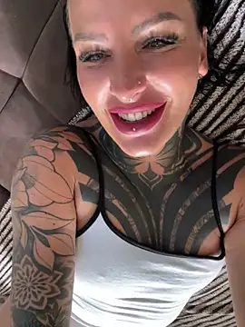 Snapshot of InkedBiitch chatting on 09-15-25, 08:03 InkedBiitch online show from 09-15-25, 08:03