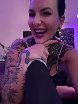 Snapshot of InkedBiitch chatting on 10-08-25, 06:11 InkedBiitch online show from 10-08-25, 06:11