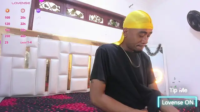 Snapshot of Kylieandjhonny chatting on 12-24-24, 12:55 Kylieandjhonny online show from 12-24-24, 12:55