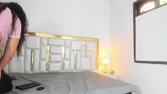 Snapshot of Kylieandjhonny chatting on 03-16-25, 08:00 Kylieandjhonny online show from 03-16-25, 08:00