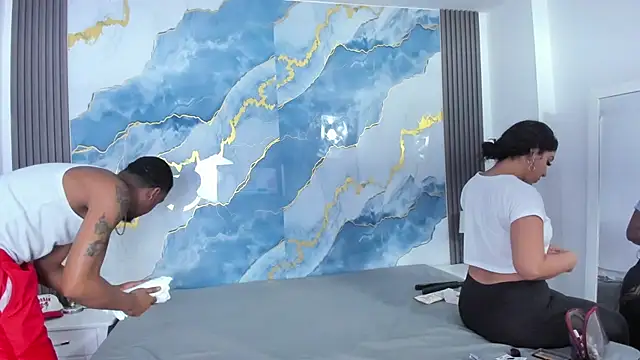 Snapshot of Kylieandjhonny chatting on 11-15-25, 09:32 Kylieandjhonny online show from 11-15-25, 09:32