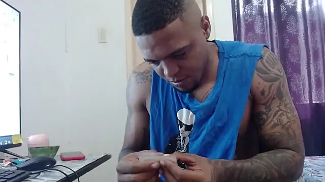 Snapshot of hot_and_naughty_latin chatting on 11-27-25, 05:26 hot and naughty latin online show from 11-27-25, 05:26