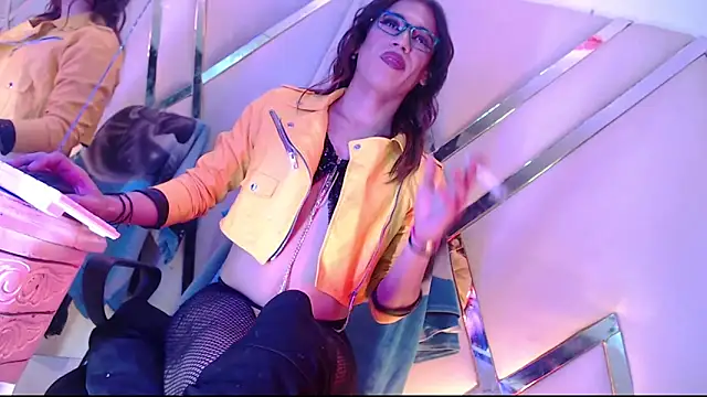 Snapshot of StefyFerrer chatting on 10-22-25, 02:45 StefyFerrer online show from 10-22-25, 02:45