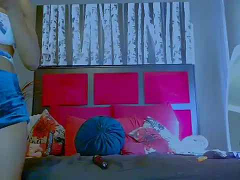 MissParis26 online show from 10-25-25, 02:13