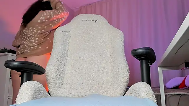 EmilyAden online show from 12-01-25, 06:02