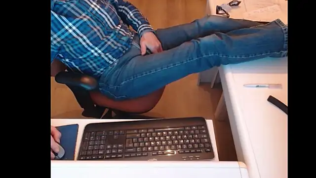 Snapshot of dutchpornking chatting on 01-21-25, 05:51 dutchpornking online show from 01-21-25, 05:51