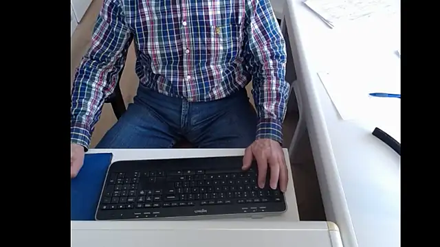 Snapshot of dutchpornking chatting on 01-27-25, 10:06 dutchpornking online show from 01-27-25, 10:06