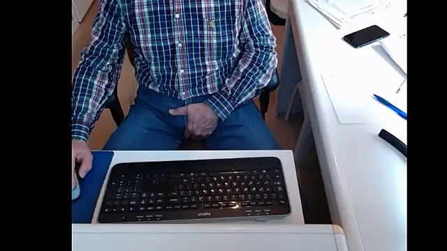 Snapshot of dutchpornking chatting on 01-27-25, 01:19 dutchpornking online show from 01-27-25, 01:19