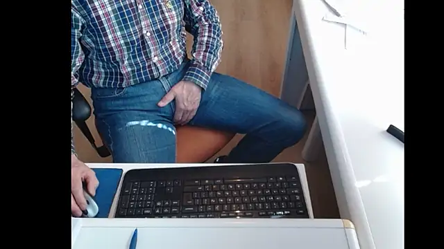 Snapshot of dutchpornking chatting on 02-02-25, 12:24 dutchpornking online show from 02-02-25, 12:24