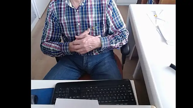 Snapshot of dutchpornking chatting on 02-03-25, 08:13 dutchpornking online show from 02-03-25, 08:13
