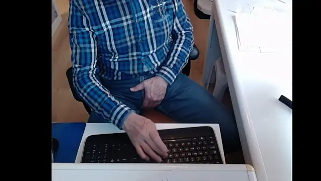 Snapshot of dutchpornking chatting on 02-08-25, 12:39 dutchpornking online show from 02-08-25, 12:39