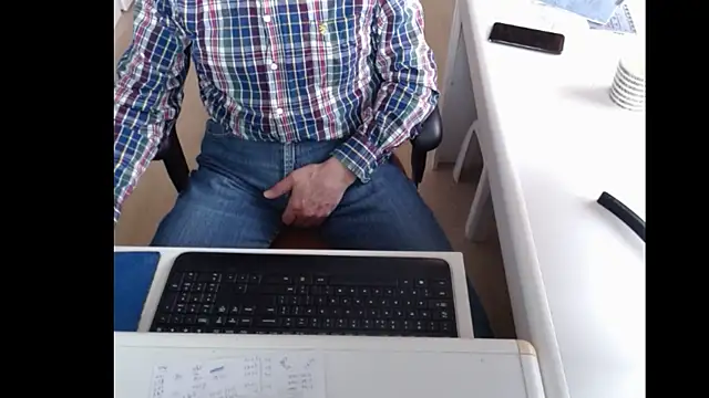 Snapshot of dutchpornking chatting on 03-11-25, 11:23 dutchpornking online show from 03-11-25, 11:23