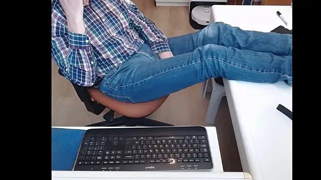 Snapshot of dutchpornking chatting on 03-15-25, 01:29 dutchpornking online show from 03-15-25, 01:29