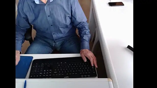 Snapshot of dutchpornking chatting on 10-15-25, 07:19 dutchpornking online show from 10-15-25, 07:19