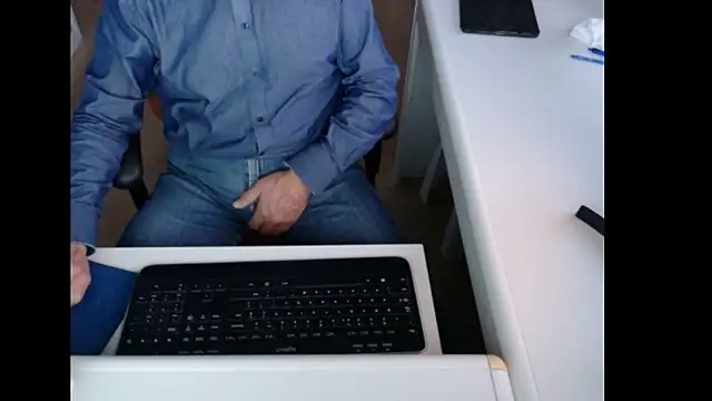 Snapshot of dutchpornking chatting on 10-20-25, 06:47 dutchpornking online show from 10-20-25, 06:47