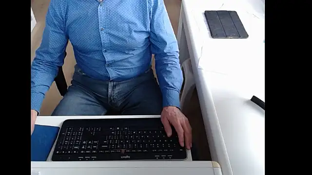 Snapshot of dutchpornking chatting on 10-31-25, 08:59 dutchpornking online show from 10-31-25, 08:59