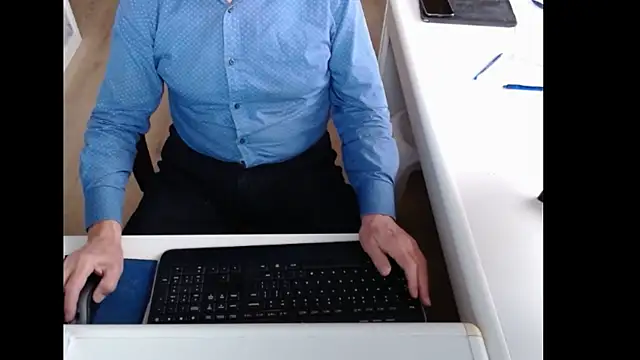 Snapshot of dutchpornking chatting on 11-10-25, 07:40 dutchpornking online show from 11-10-25, 07:40