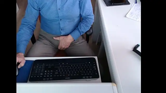 Snapshot of dutchpornking chatting on 11-15-25, 08:11 dutchpornking online show from 11-15-25, 08:11