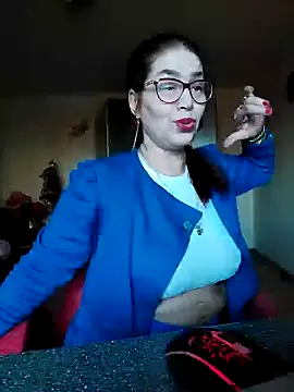 Chriss Tinaa online show from 12-12-24, 08:36